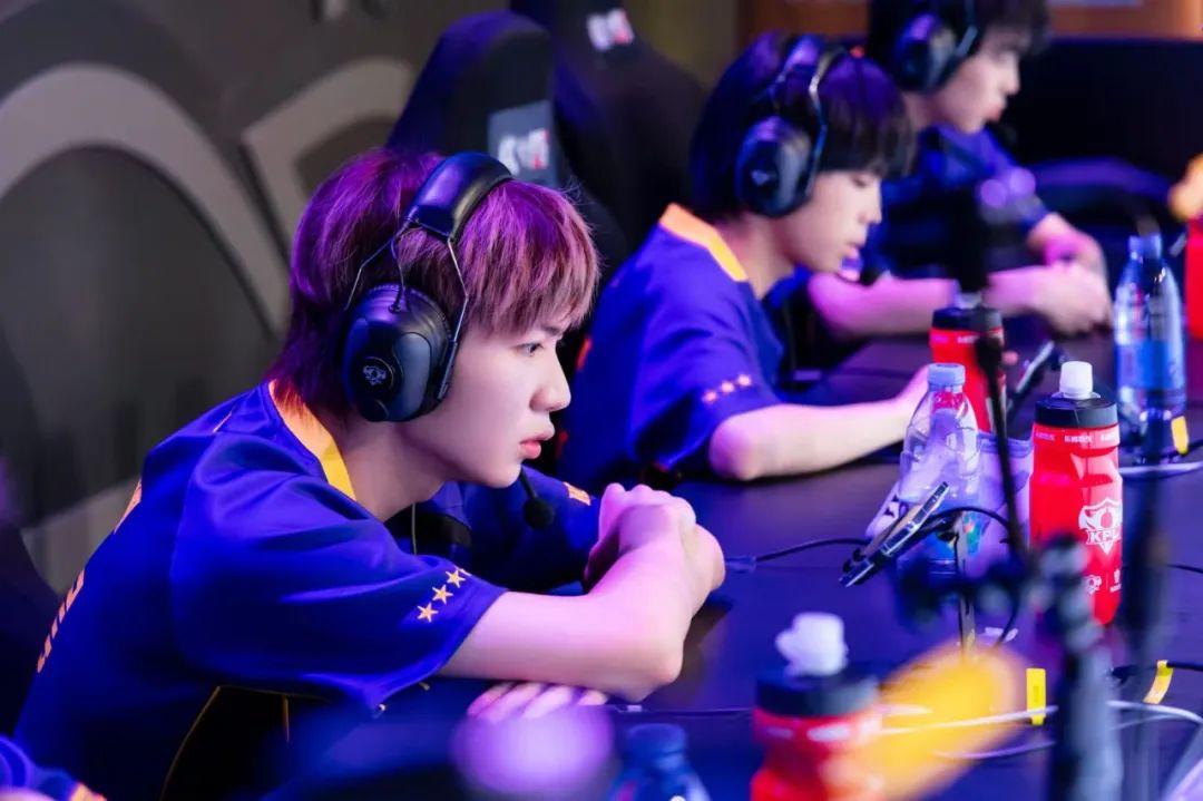 他们力求在 他们力求在