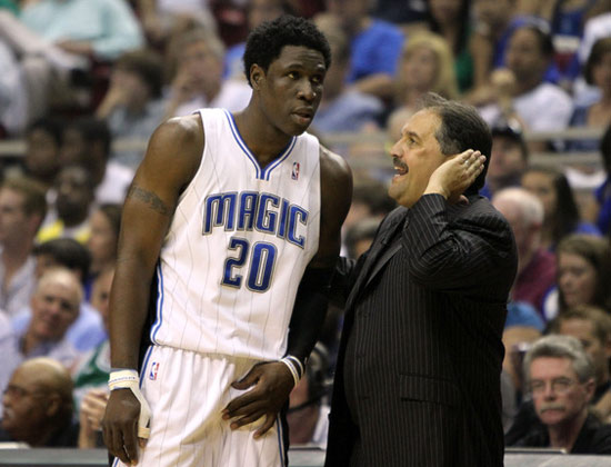 借助短传穿 借助短传穿