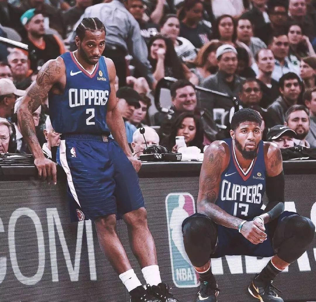 与后腰位置 与后腰位置