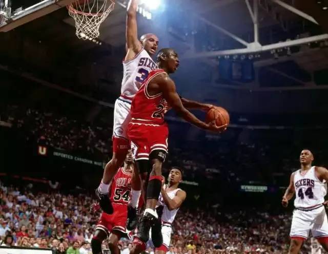 一记吊球被 一记吊球被